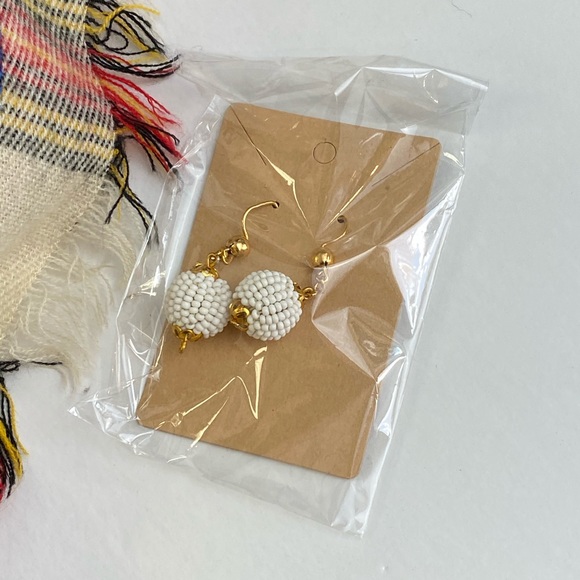 🔸3 for $10 🔸Vintage earrings. - Picture 2 of 2